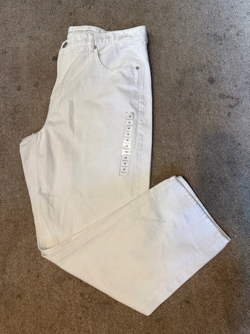 American Eagle White Distressed High Rise 90’s Straight Jeans Size 18